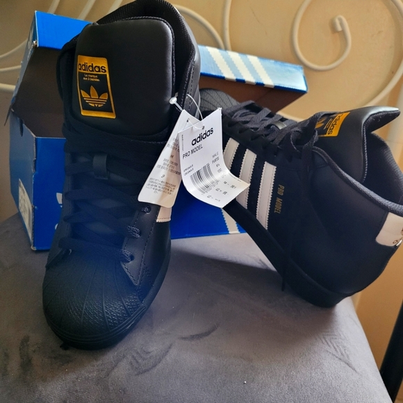 Adidas Shell High tops - Picture 2 of 8